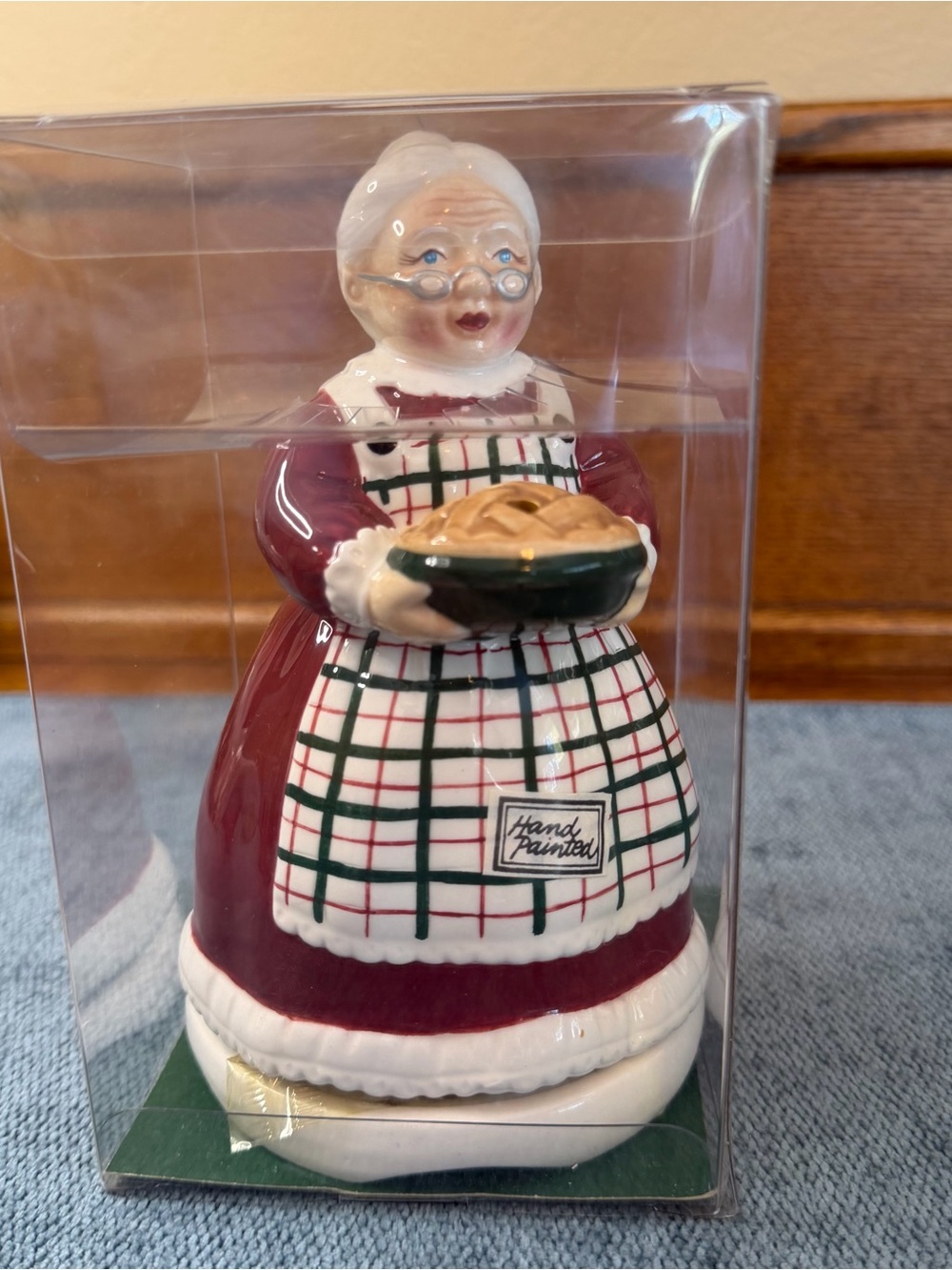 Fitz and Floyd Mrs. Claus Figurine in Burgundy, White, Green